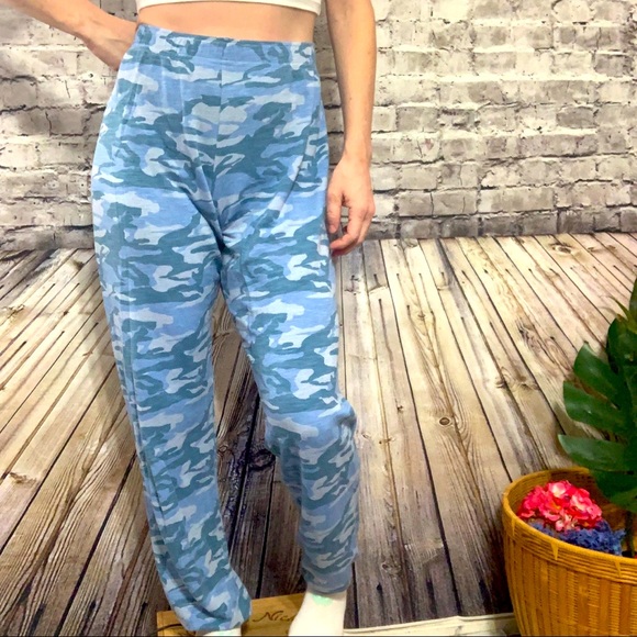 Monrow Other - ‼️MONROW URBAN CAMO Lightweight Sweats Size L‼️